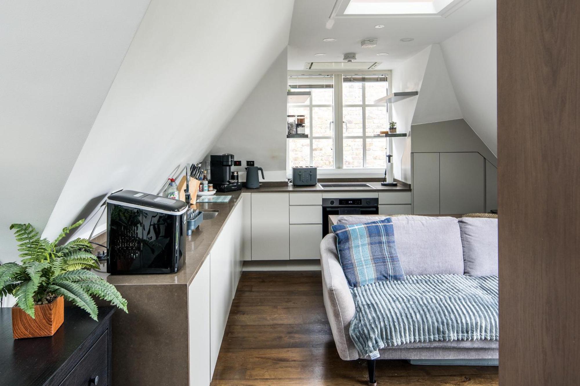 Sleek And Stylish 1bd With Balcony, Hammersmith Apartment