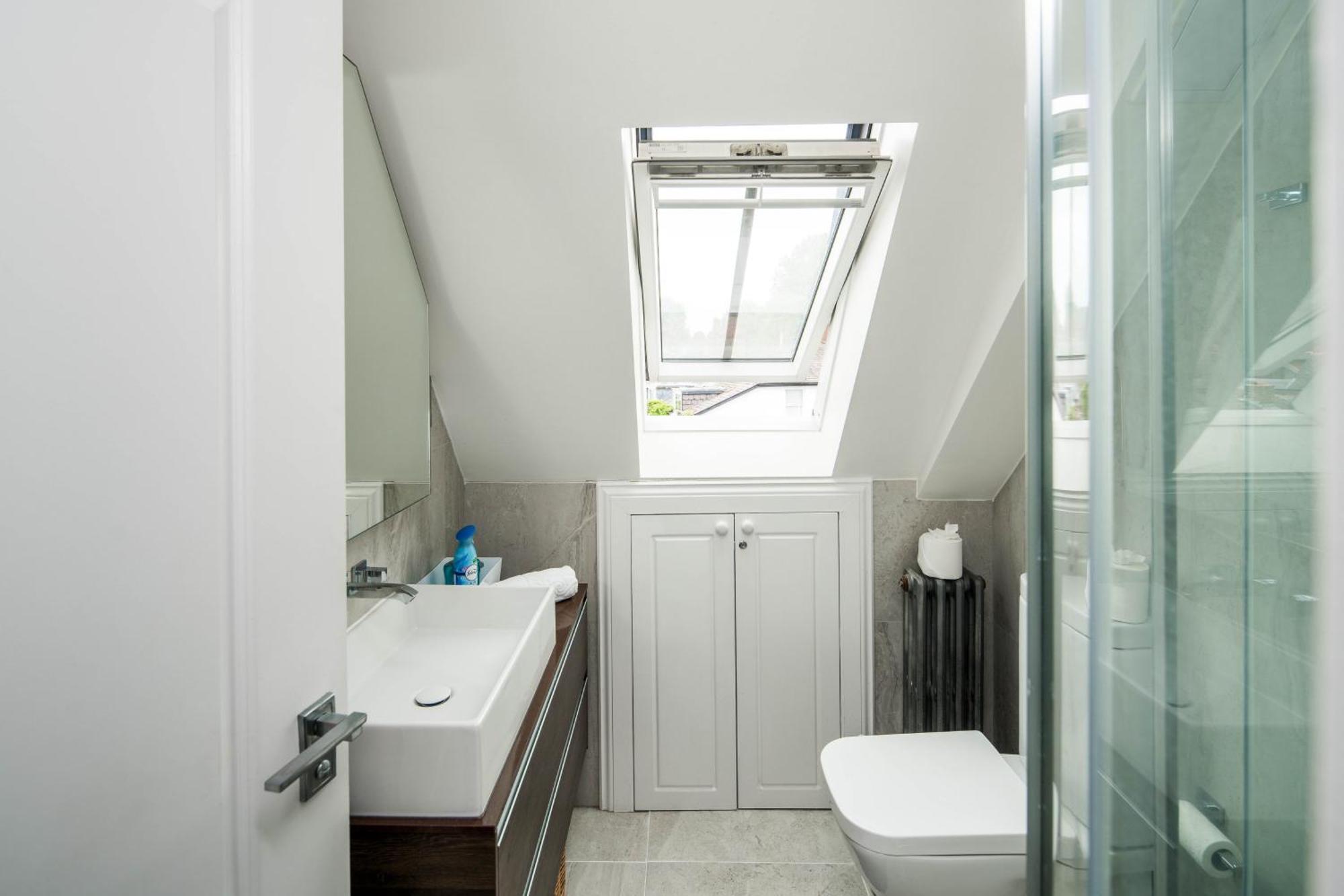 Sleek And Stylish 1bd With Balcony, Hammersmith *