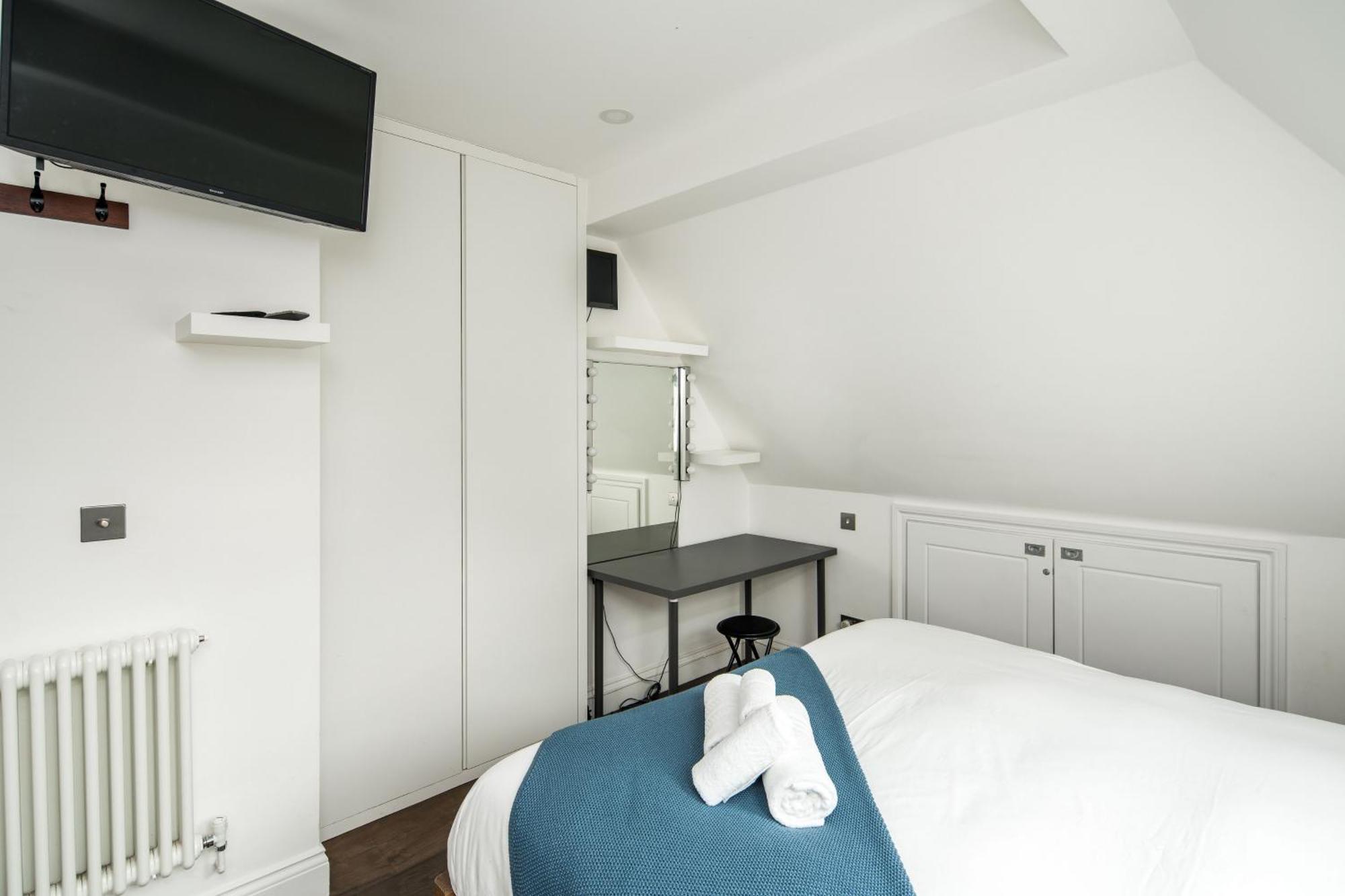 Sleek And Stylish 1bd With Balcony, Hammersmith London