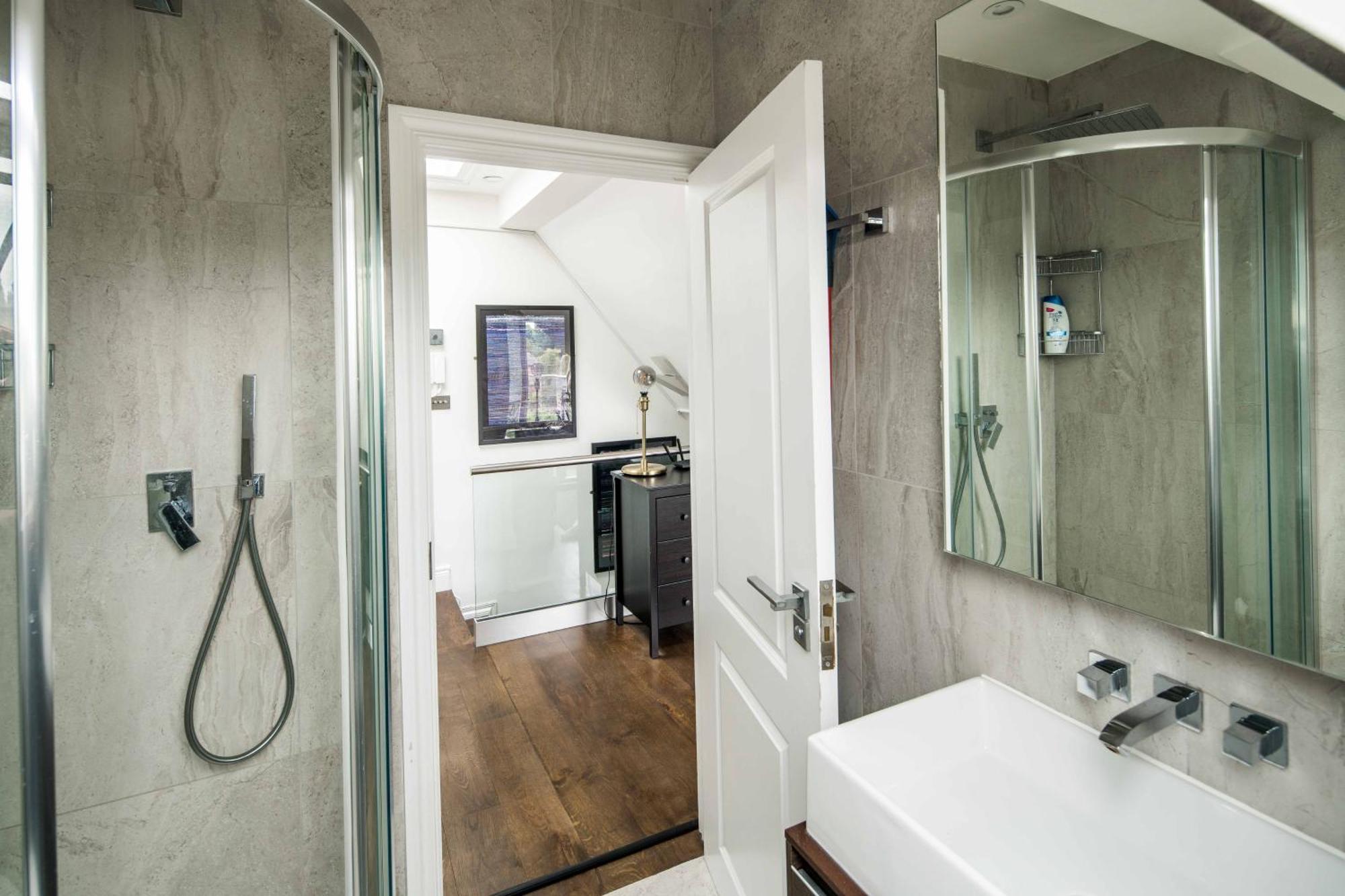 Apartment Sleek And Stylish 1bd With Balcony, Hammersmith London
