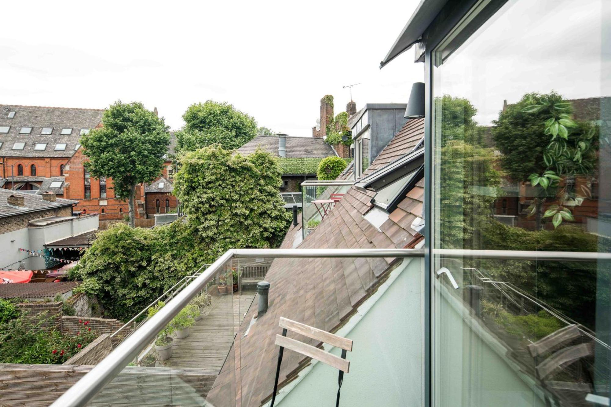 Apartment Sleek And Stylish 1bd With Balcony, Hammersmith London