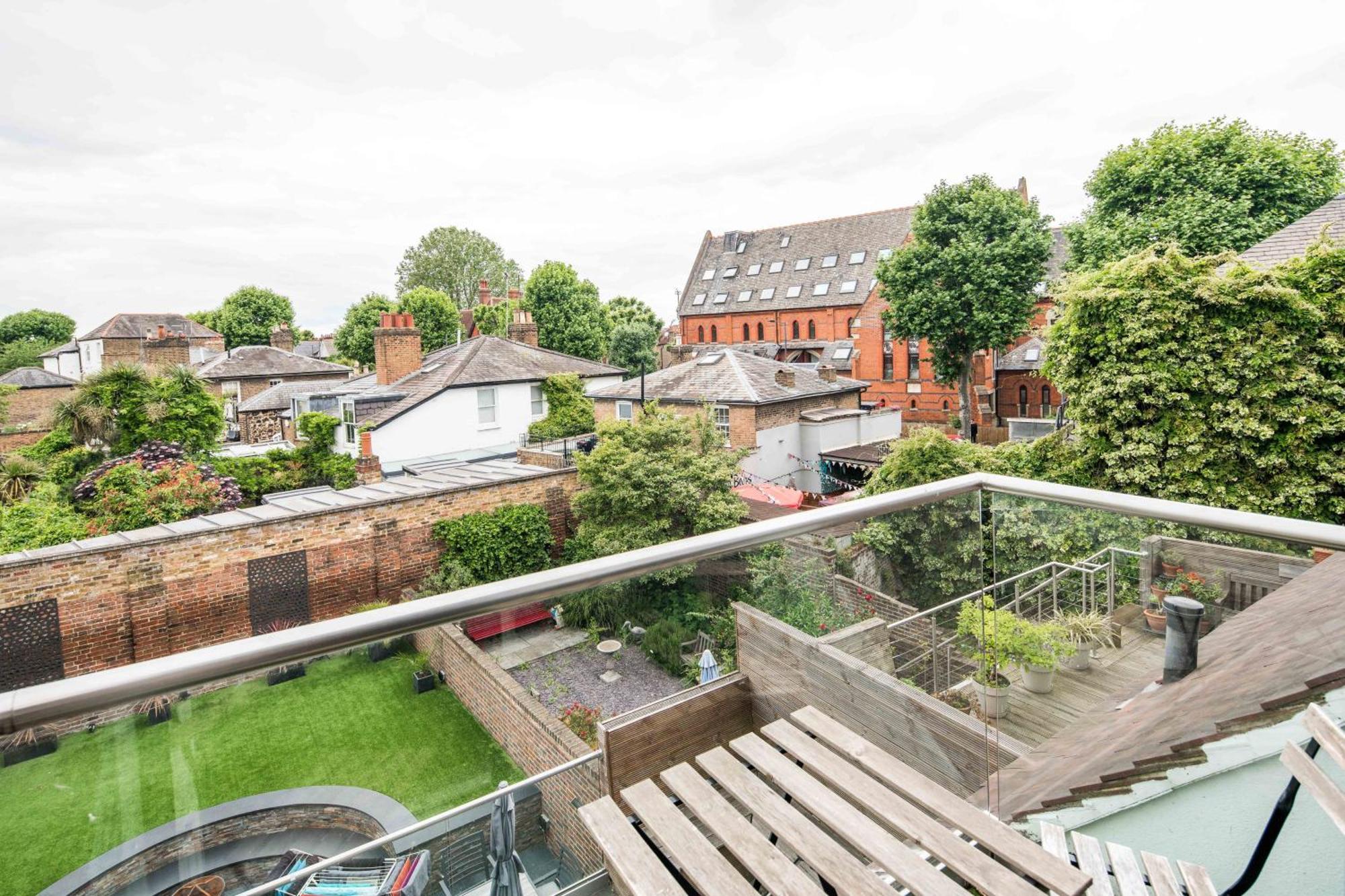 Sleek And Stylish 1bd With Balcony, Hammersmith Apartment