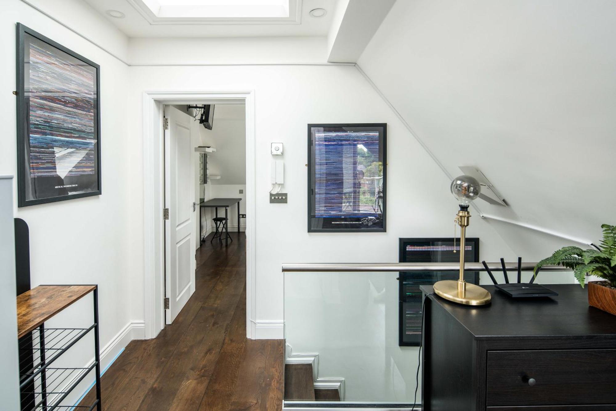 Sleek And Stylish 1bd W/ Balcony, Hammersmith Apartment London